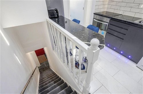 Foto 15 - Stunning Top 2 Bed Flat Tilbury Central Location