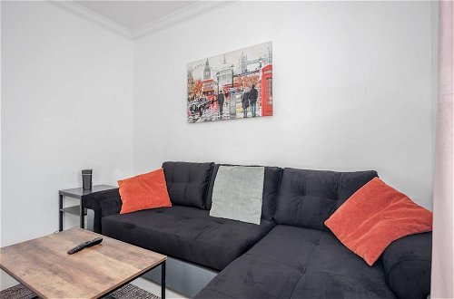 Photo 17 - Stunning Top 2 Bed Flat Tilbury Central Location