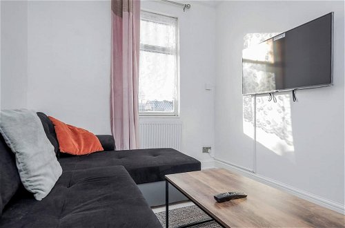 Photo 21 - Stunning Top 2 Bed Flat Tilbury Central Location