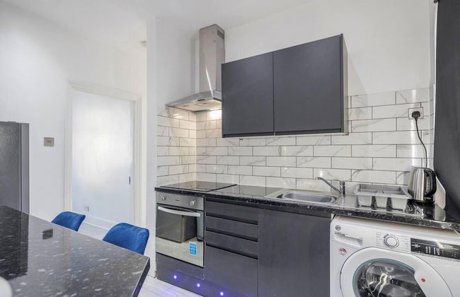 Stunning Top 2 Bed Flat Tilbury Central Location - Foto 11