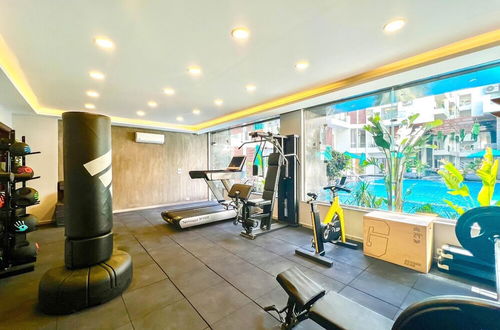 Foto 20 - Bali Themed Luxury Spacious 3 Bed Balcony Pool Gym