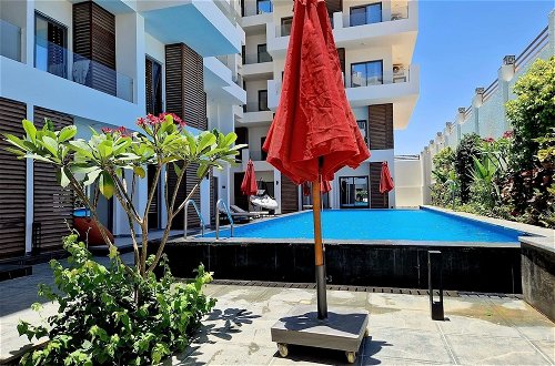 Photo 34 - Bali Themed Luxury Spacious 3 Bed Balcony Pool Gym
