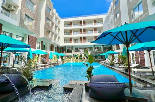 Photo 12 - Bali Themed Luxury Spacious 3 Bed Balcony Pool Gym