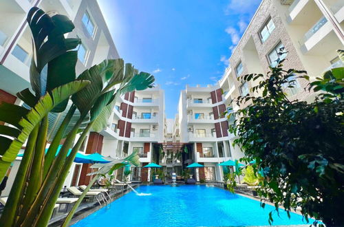 Photo 16 - Bali Themed Luxury Spacious 3 Bed Balcony Pool Gym