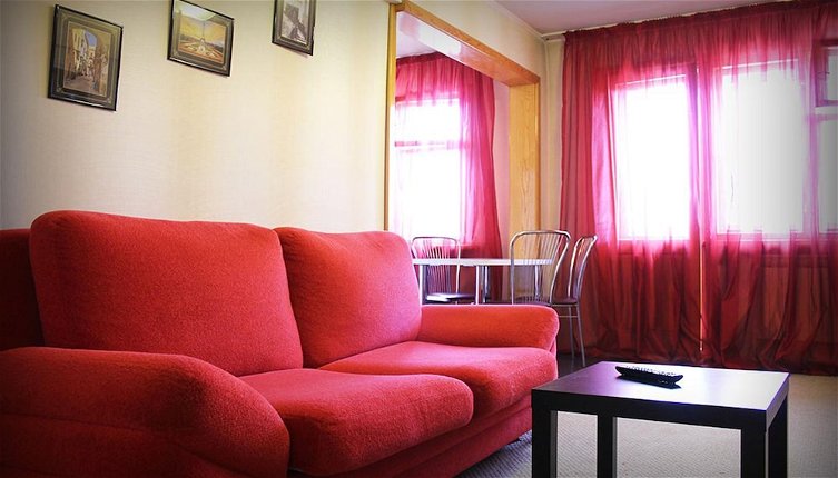 Photo 1 - Dobrye Sutki Apartment on Mukhacheva 133