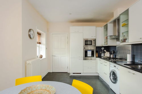 Photo 11 - Luxury 2 Bedroom Apartment in London Bridge