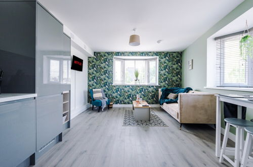 Foto 26 - One&Two Bedroom Luxe Apts near Trafford