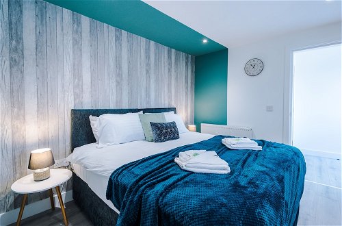 Foto 3 - One&Two Bedroom Luxe Apts near Trafford