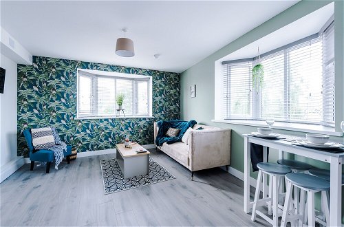 Foto 25 - One&Two Bedroom Luxe Apts near Trafford