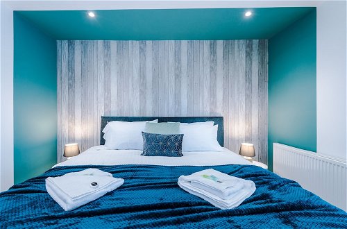 Foto 1 - One&Two Bedroom Luxe Apts near Trafford
