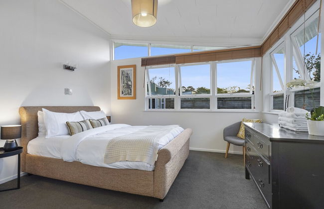 Gorgeous Family Home-Fully Fenced & Toys - Photo 28