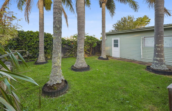 Gorgeous Family Home-Fully Fenced & Toys - Photo 40