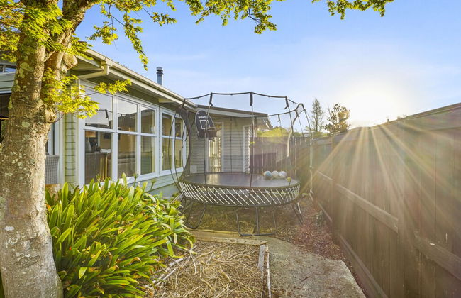 Gorgeous Family Home-Fully Fenced & Toys - Photo 32