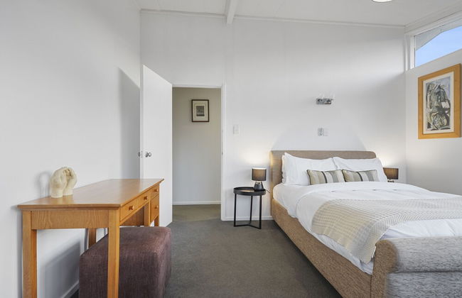 Gorgeous Family Home-Fully Fenced & Toys - Photo 5