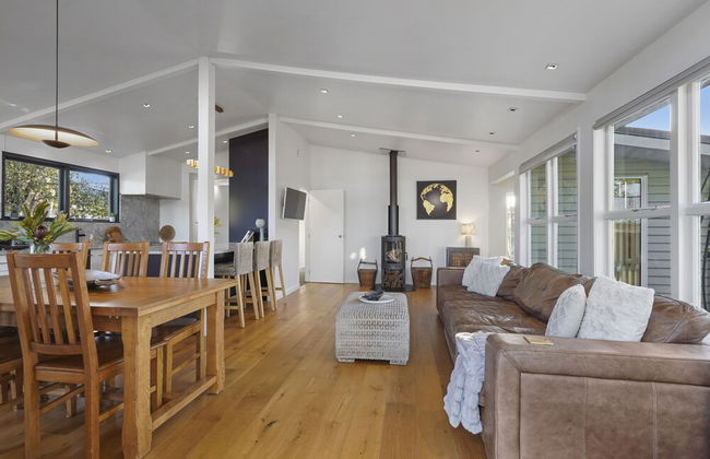 Gorgeous Family Home-Fully Fenced & Toys - Photo 24