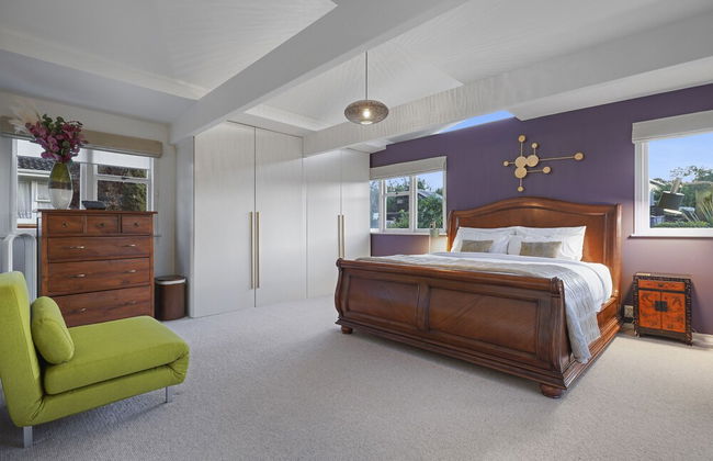 Gorgeous Family Home-Fully Fenced & Toys - Photo 9