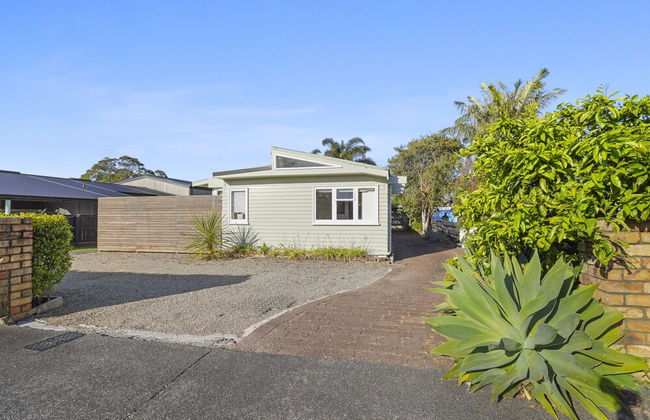 Gorgeous Family Home-Fully Fenced & Toys - Photo 37