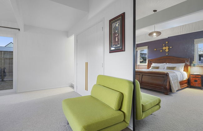 Gorgeous Family Home-Fully Fenced & Toys - Photo 13