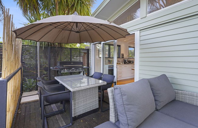 Gorgeous Family Home-Fully Fenced & Toys - Photo 26