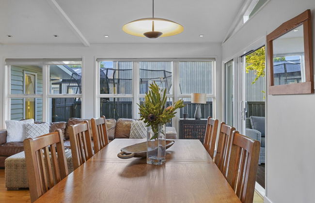 Gorgeous Family Home-Fully Fenced & Toys - Photo 14