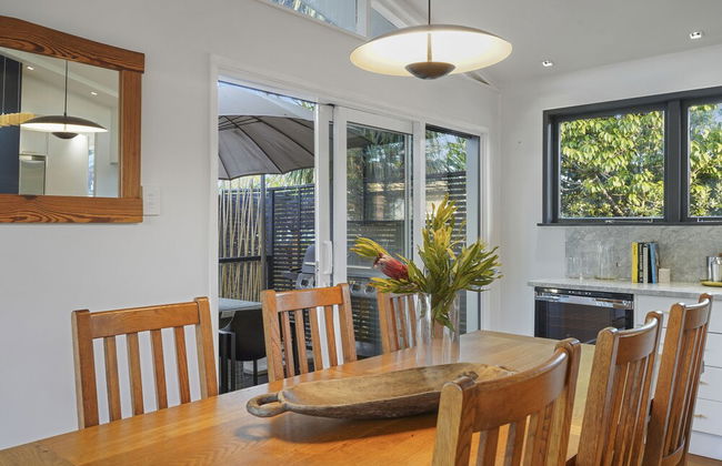 Gorgeous Family Home-Fully Fenced & Toys - Photo 15