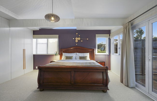 Gorgeous Family Home-Fully Fenced & Toys - Photo 3