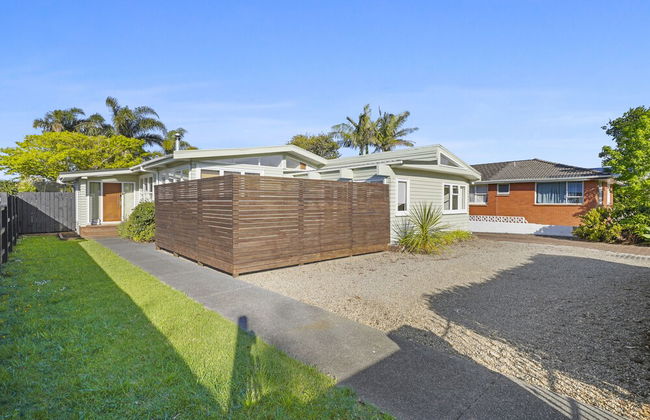 Gorgeous Family Home-Fully Fenced & Toys - Photo 39