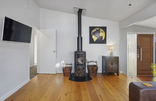 Gorgeous Family Home-Fully Fenced & Toys - Photo 23