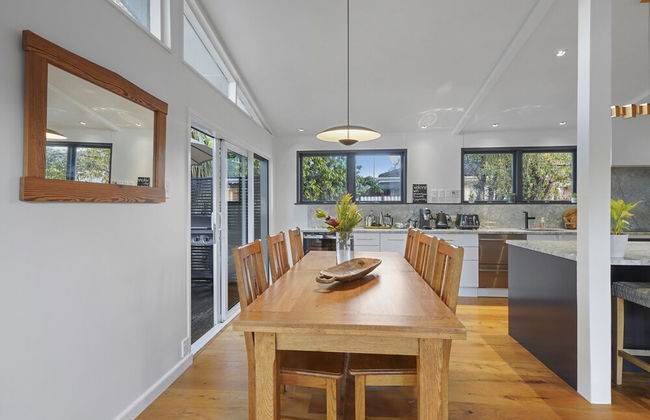 Gorgeous Family Home-Fully Fenced & Toys - Photo 16