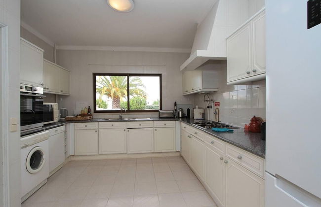 Beautiful Villa in Praia da Salema max 6 People - Foto 12