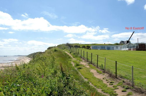 Foto 30 - Captivating 2-bed Beachfront Sea-view Norfolk Home