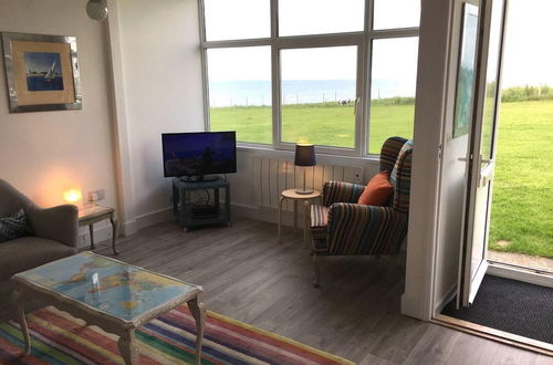 Photo 13 - Captivating 2-bed Beachfront Sea-view Norfolk Home