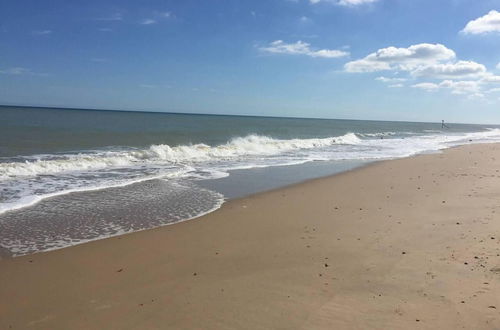 Photo 25 - Captivating 2-bed Beachfront Sea-view Norfolk Home