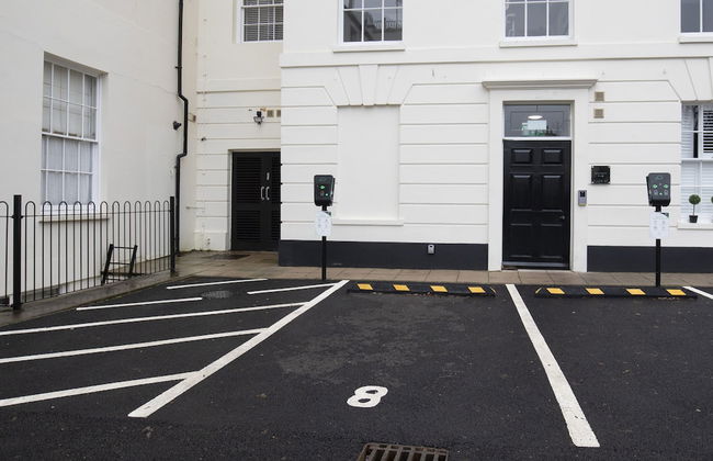 Elliot Oliver - Luxury 2 Bedroom Regency Apartment With Parking & EV Charger - Foto 19
