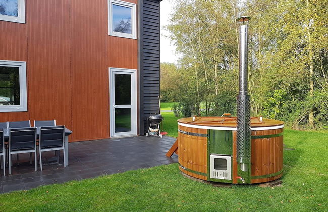 Lakeside Luxury; Sauna & Hot Tub - Foto 29