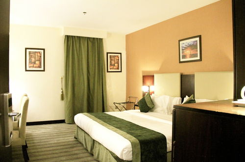 Photo 2 - Business Inn Olaya Hotel