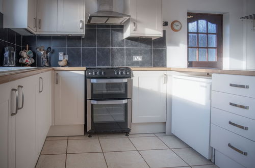 Photo 18 - Maytree Cottage - 4 Bedroom Holiday Home - Tenby