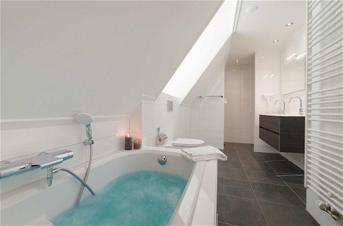Photo 22 - Beautiful Holiday Home With Bubble Bath and Sauna in a Quiet Area in Zeeland