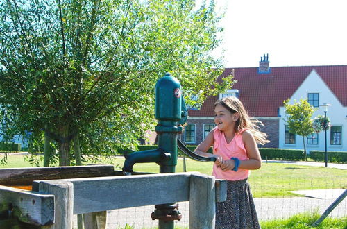 Photo 26 - Beautiful Holiday Home With Bubble Bath and Sauna in a Quiet Area in Zeeland