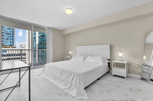 Photo 4 - The Club at Brickell Bay Luxury Suites