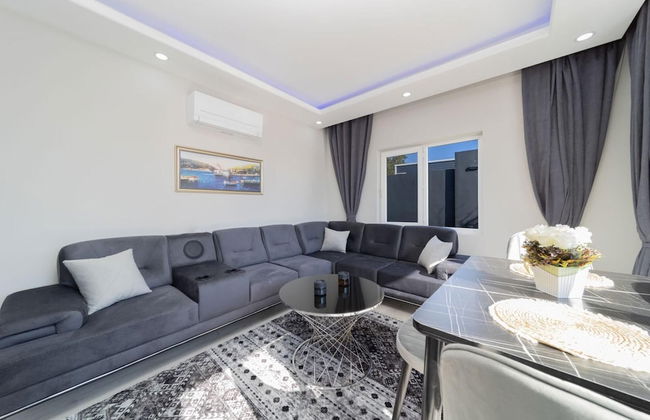 Villa With Pool and Backyard in Kepez - Photo 8