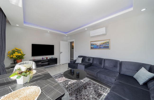 Villa With Pool and Backyard in Kepez - Photo 7