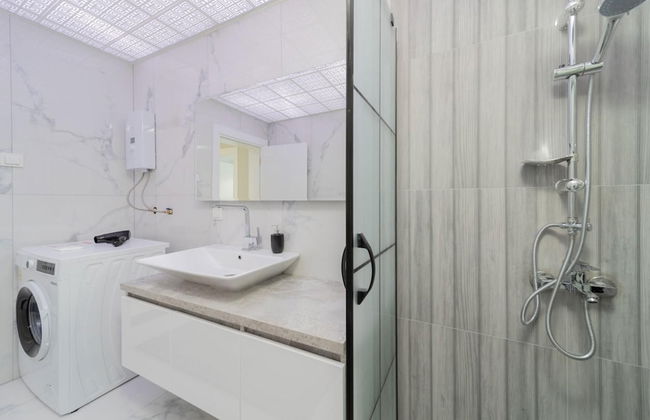 Villa With Pool and Backyard in Kepez - Photo 17