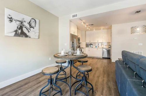 Photo 4 - Spacious Modern Condo near French Quarter