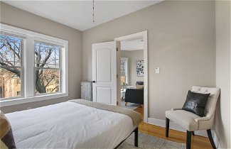 Photo 1 - 3BR Apartment w Laundry in Rogers Park