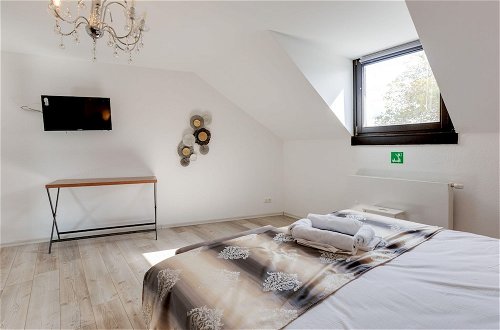 Foto 5 - Deluxe Apartment in Oberhausen With Terrace