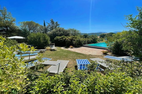 Foto 49 - Exclusive Beautiful Villa Plus Pool, Grounds and Pool House - Sleeps 12 Guests