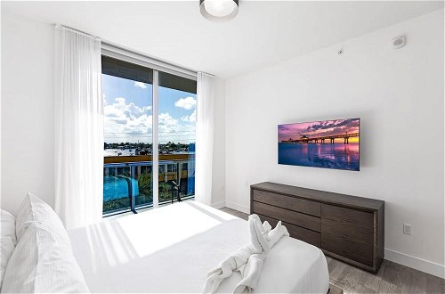 Foto 12 - Upscale Modern 2 Bedroom Condo on the Beach
