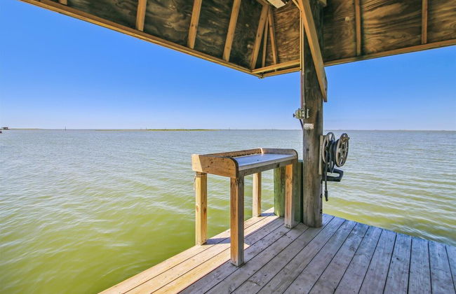 Bayfront Retreat - Photo 32