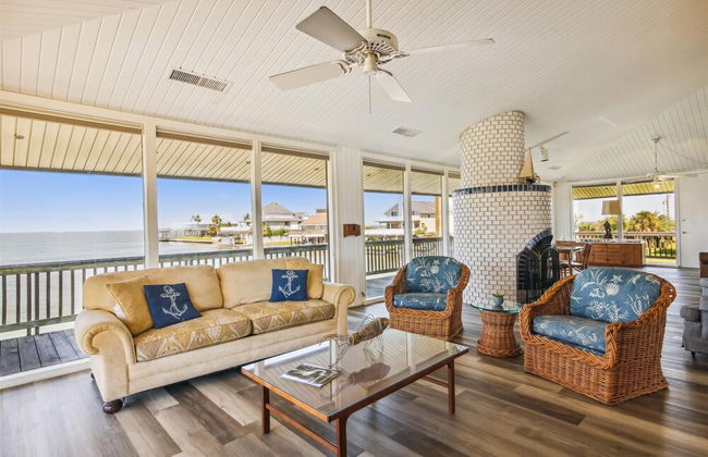 Bayfront Retreat - Photo 12